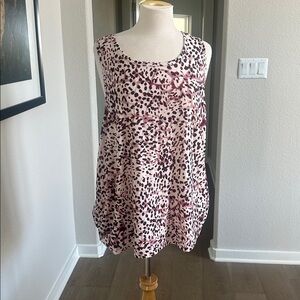 Old Navy Leopard Print Sleeveless workout Top w opening in back